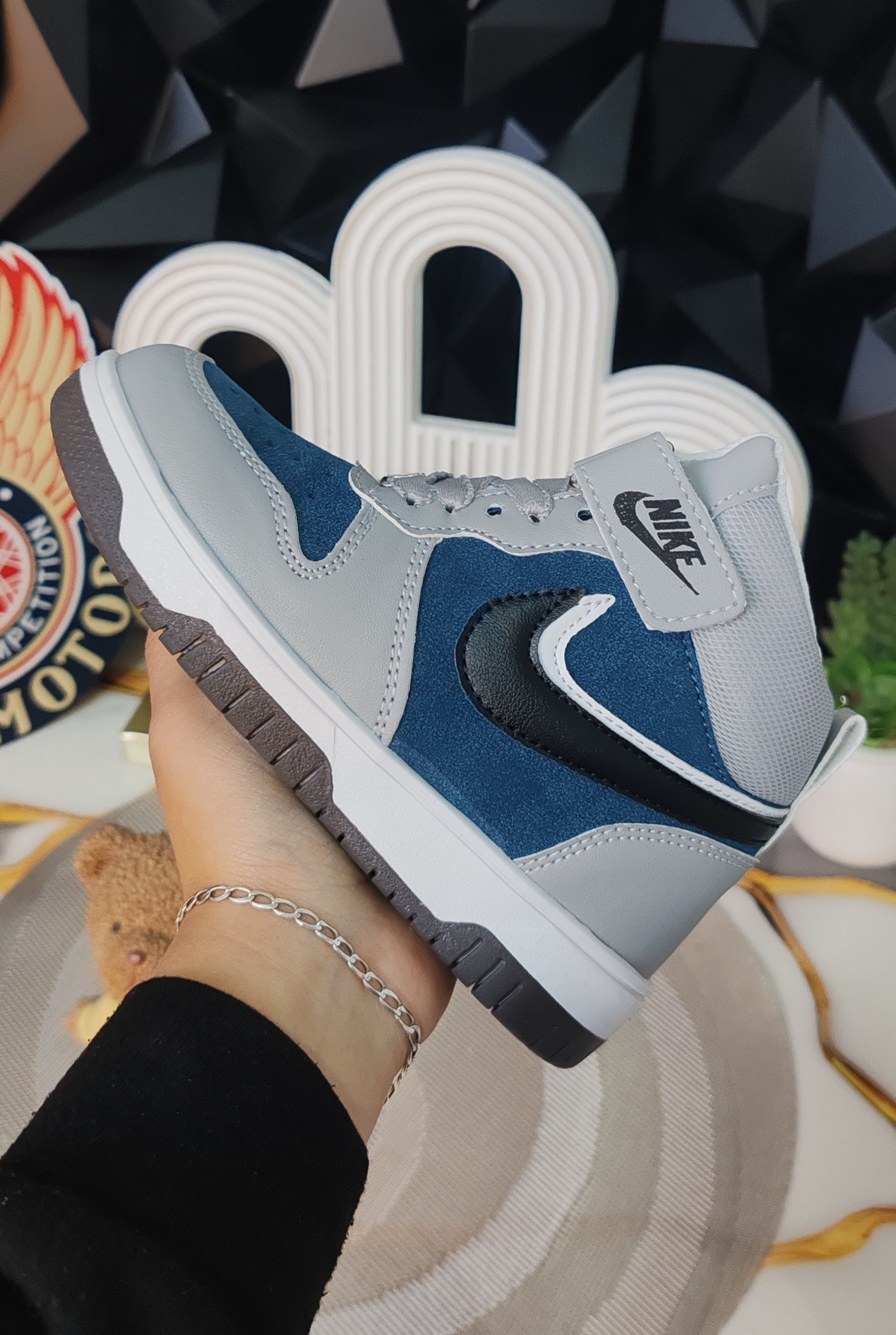 Nike 011 Court Mid